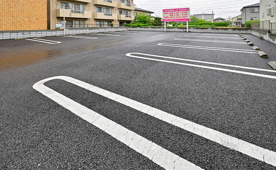 外部駐車場（13台）